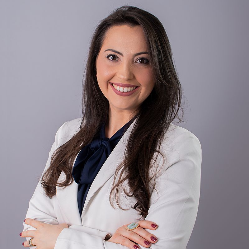 Dra. Nayara Almeida Alves de Oliveira - Médica Nutróloga